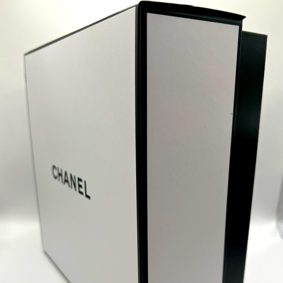 Chanel EMPTY Square Gift Box Black & White 8.8x8.8x4 in - Picture 10 of 10